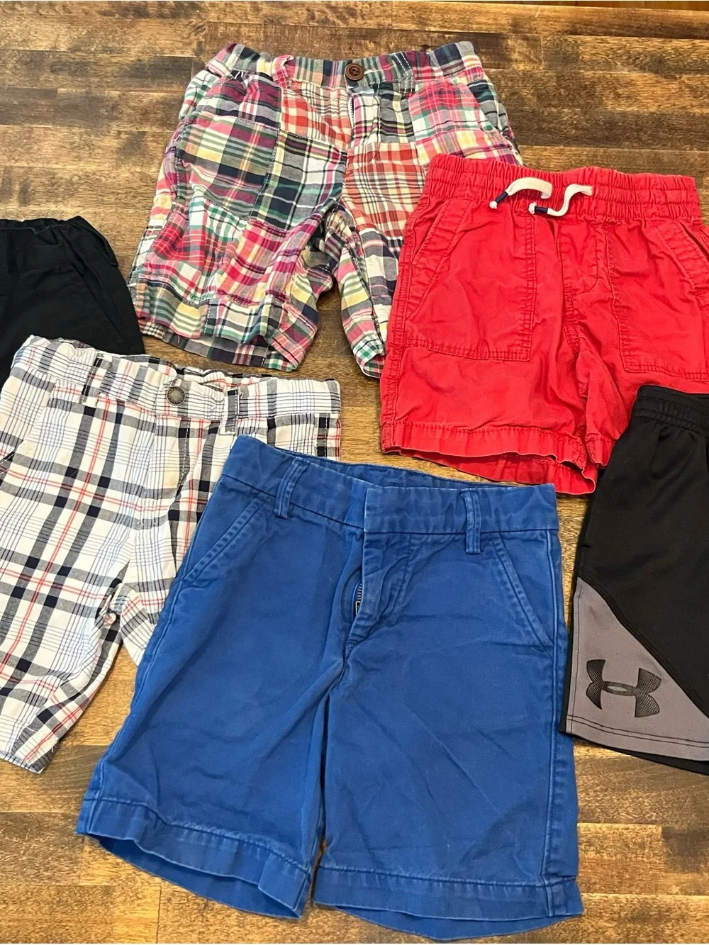 3T Boys' Shorts Bundle - Gap, Nautica, under armour, quicksilver. 6 pairs shorts